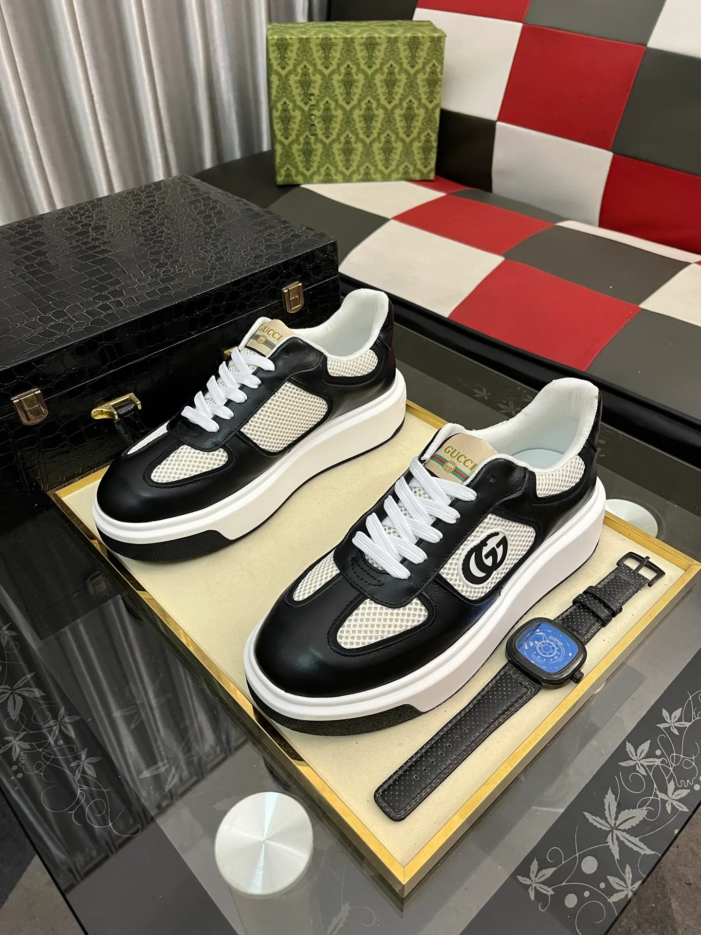Men's Men's Shoes 💰458⌚️⌚️ [Gucci·Gucci] Original quality. ~ Unique modern style sneakers. 🏃A must-have casual shoe for trendy men😍😍 Original brand imported from Italy, imported original leather, sheep lining (refuses to discolor and grind feet) Sole: Original sole provided by the original factory, French lazy style design ⚠️Fit to the feet, original quality, super comfortable original sole. Just like shooting the real thing 🎬The real thing is better Code number: 38-442️⃣Colors available